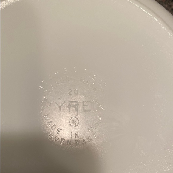 Pyrex 474 B 1 1/2 qt. Vintage Floral Pattern Mixing Bowl Made in USA - Picture 8 of 15